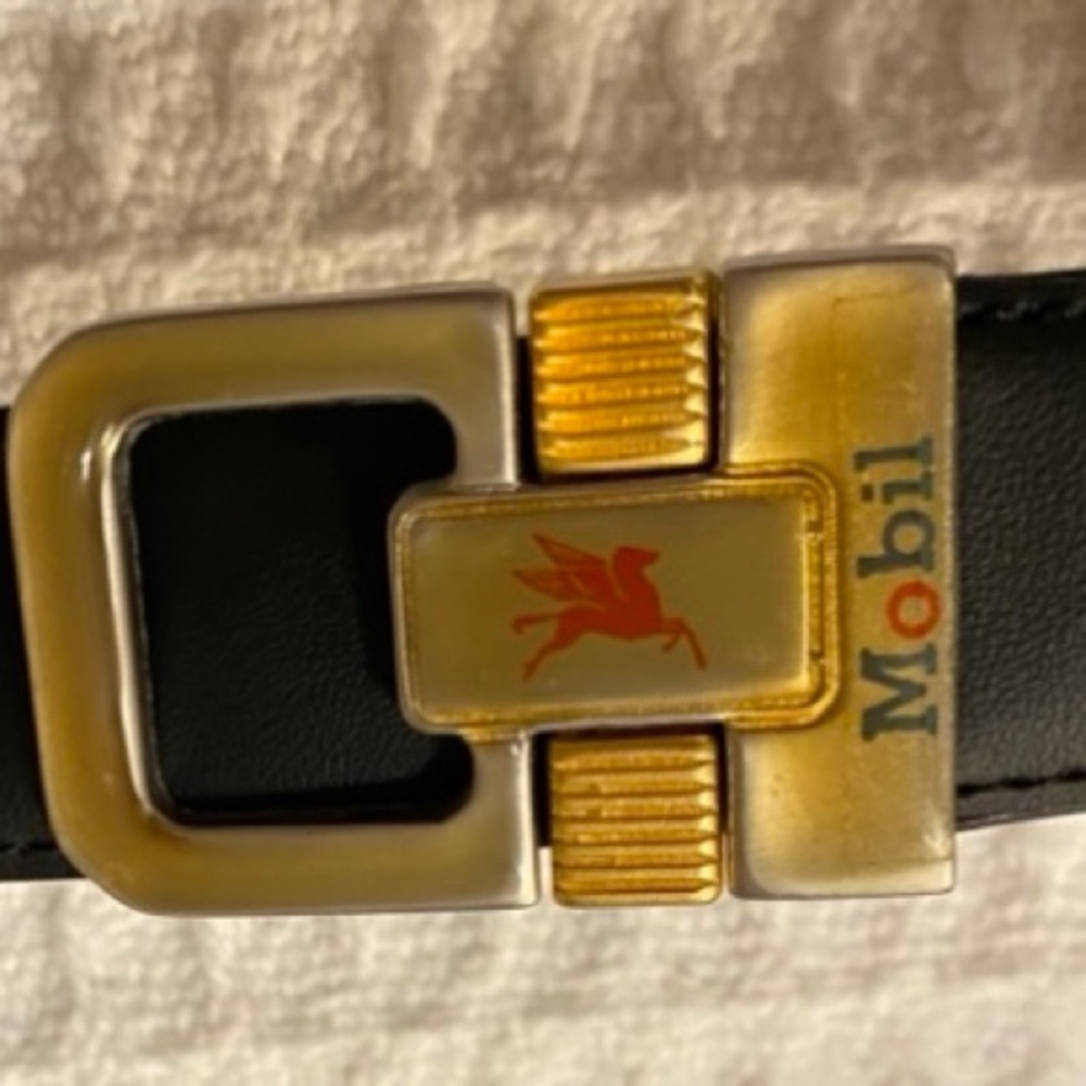 Vintage & Rare : “Mobile” logo belt with Pegasus on a buckle.